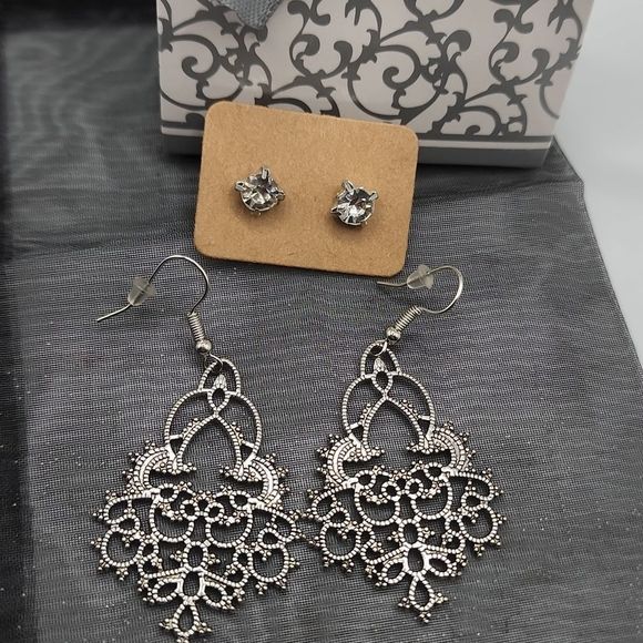 Free w bundle Silver Color earrings w/ studs - Picture 1 of 4